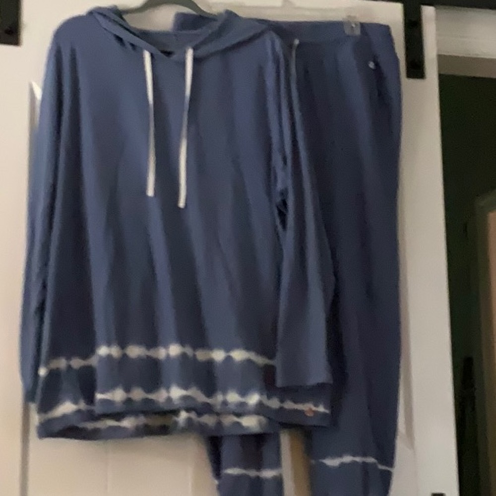 LIVI by Lane Bryant Hoodie/jogger set.  Hoodie size 22/24, joggers size 14/16